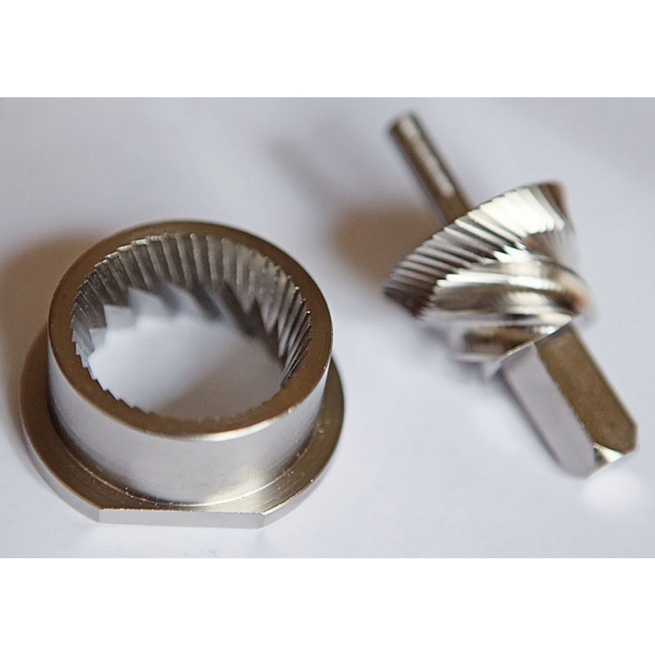 Family Grain Mill with Handbase