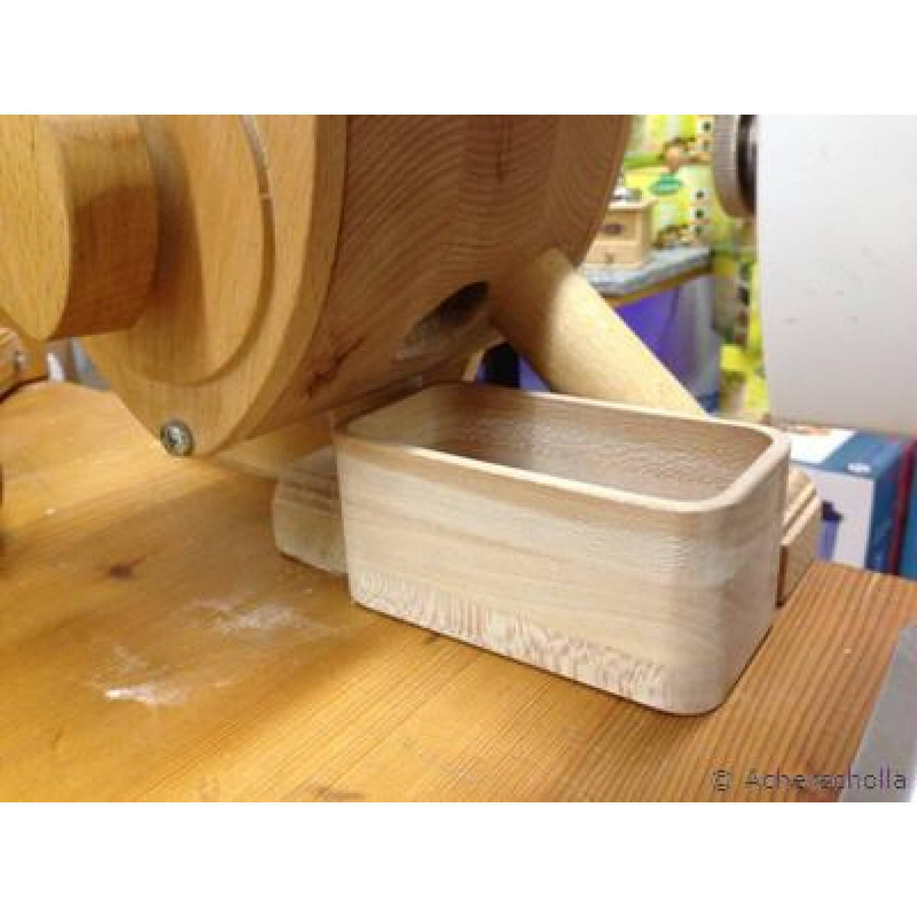 The wooden trough for cereal fits for DUO